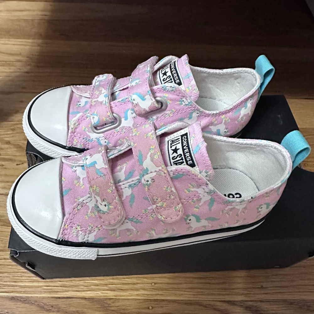 Converse - Picture 2 of 3